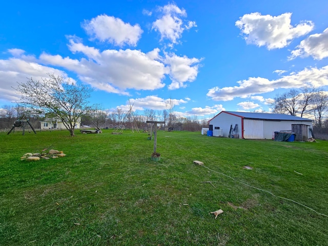 view of yard featuring an outdoor structure and an outbuilding