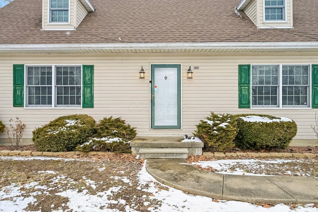 property entrance with roof with shingles