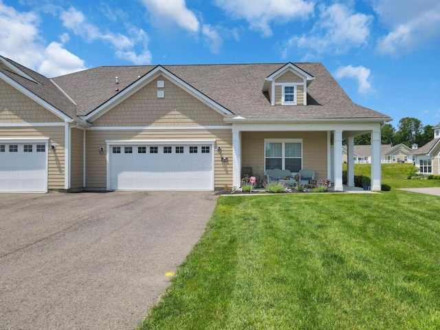 614 Newport Ln, Hebron, OH 43025 - view of front facade with covered porch, driveway, a front lawn, an attached garage, and a shingled roof