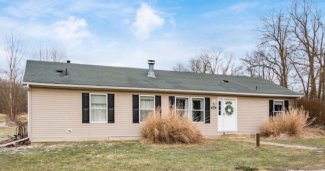 view of front of house with a front lawn and roof with shingles