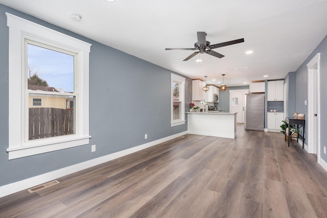 unfurnished living room featuring ceiling fan, recessed lighting, dark wood-style flooring, visible vents, and baseboards