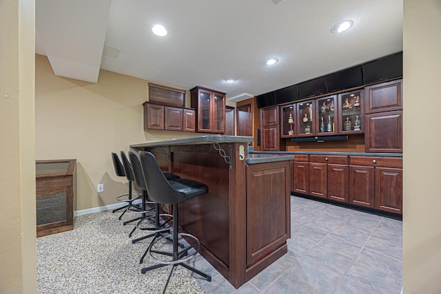 413 Ashmoore Cir E, Powell, OH 43065 - bar with baseboards, recessed lighting, and a bar