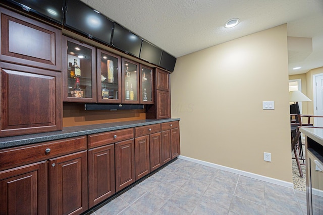 413 Ashmoore Cir E, Powell, OH 43065 - bar featuring a textured ceiling and baseboards
