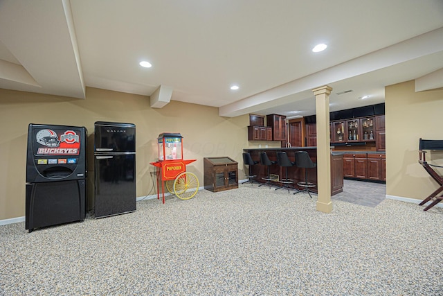 413 Ashmoore Cir E, Powell, OH 43065 - recreation room featuring recessed lighting, bar, and baseboards