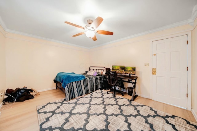 bedroom with light wood-type flooring, crown molding, baseboards, and ceiling fan