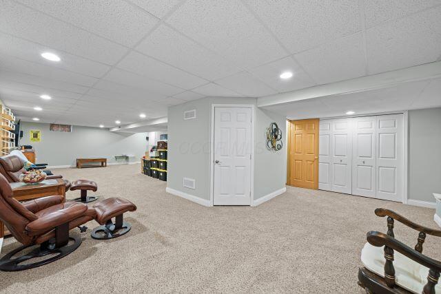 sitting room featuring visible vents, baseboards, carpet flooring, and recessed lighting