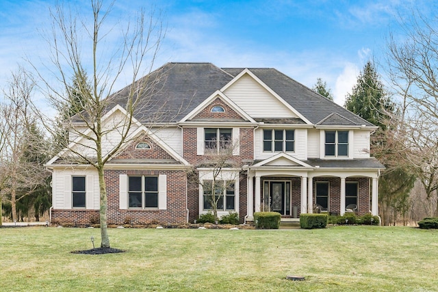 view of front of home featuring brick siding and a front yard