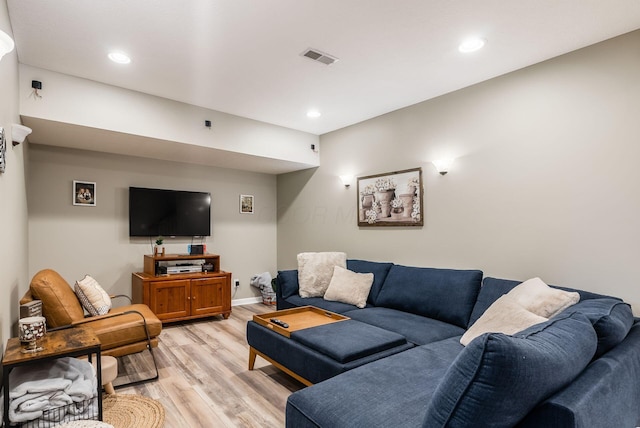 living room featuring light wood-style floors, recessed lighting, visible vents, and baseboards