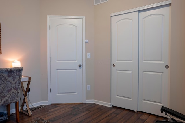 office with dark wood-style flooring, visible vents, and baseboards