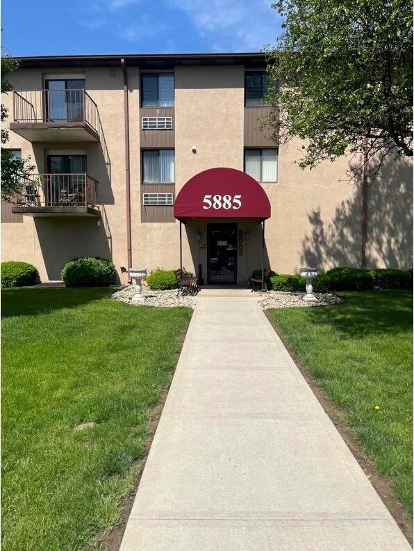 5885 Beechcroft Rd Unit 110, Columbus, OH 43229 - view of building exterior