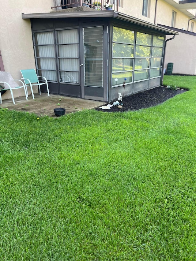 5885 Beechcroft Rd Unit 110, Columbus, OH 43229 - view of grassy yard with a sunroom