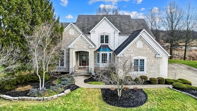 view of front of home featuring a front yard and stucco siding