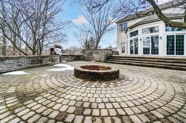 view of patio with a fire pit