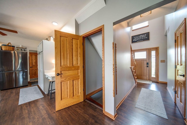 entrance foyer featuring dark wood-style floors, ceiling fan, and baseboards