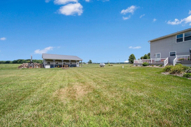 view of yard featuring a rural view