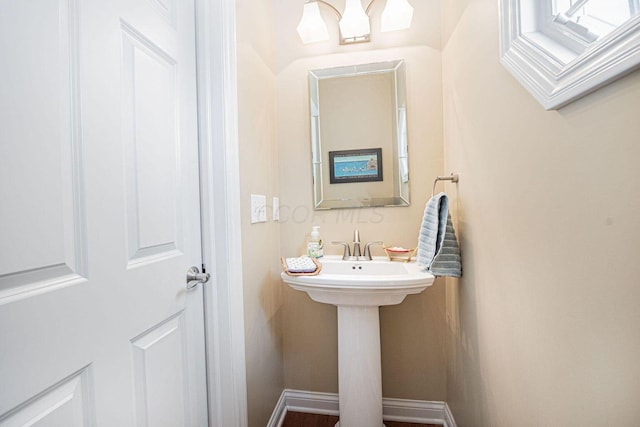 bathroom with a sink and baseboards