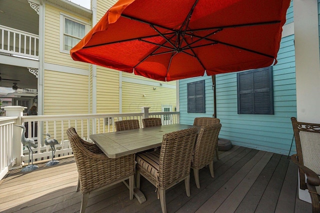 deck with outdoor dining space