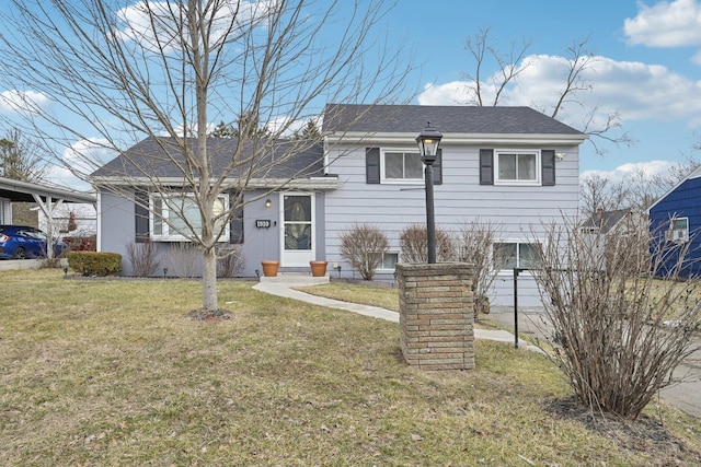 split level home featuring entry steps and a front yard