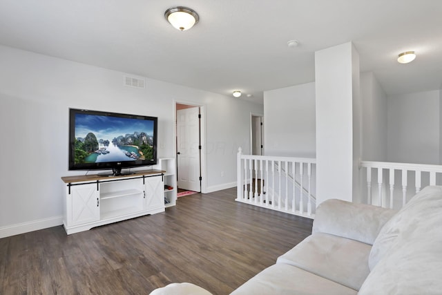 living room featuring dark wood-style floors, baseboards, and visible vents