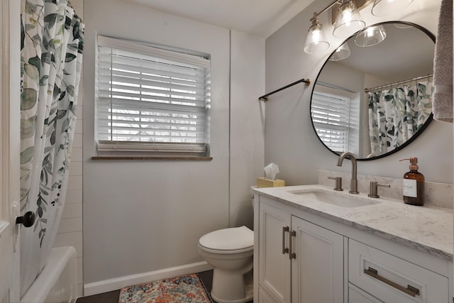 bathroom featuring shower / bathtub combination with curtain, baseboards, vanity, and toilet