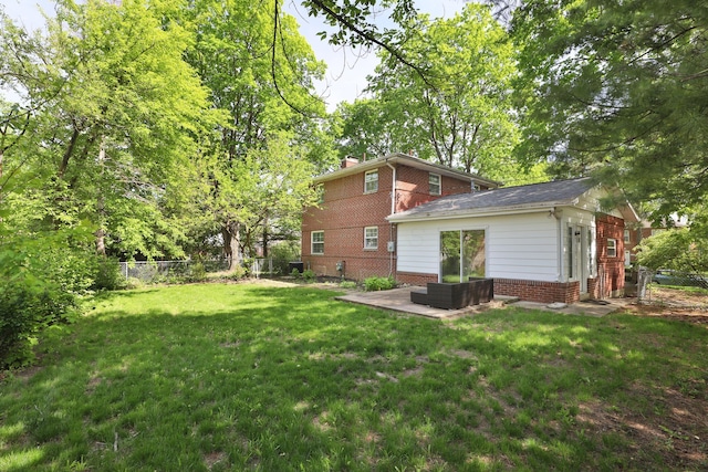 2938 Sherwood Rd, Columbus, OH 43209 - view of yard featuring a patio area