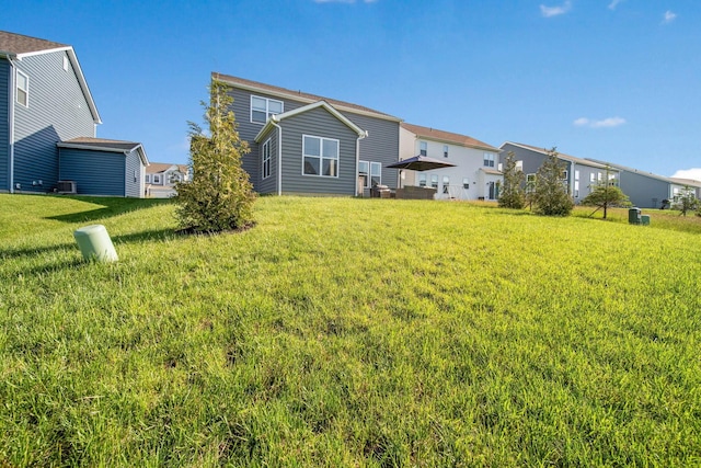 7181 Fenwick St NW, Pickerington, OH 43147 - back of property with a yard and a residential view