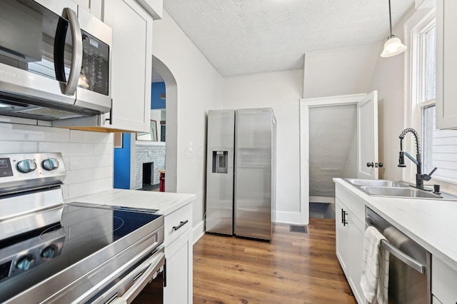 kitchen with visible vents, stainless steel appliances, a sink, and light countertops