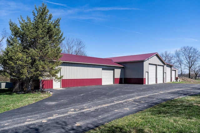 view of detached garage