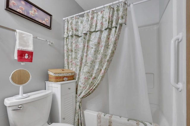 full bathroom with shower / tub combo with curtain and toilet