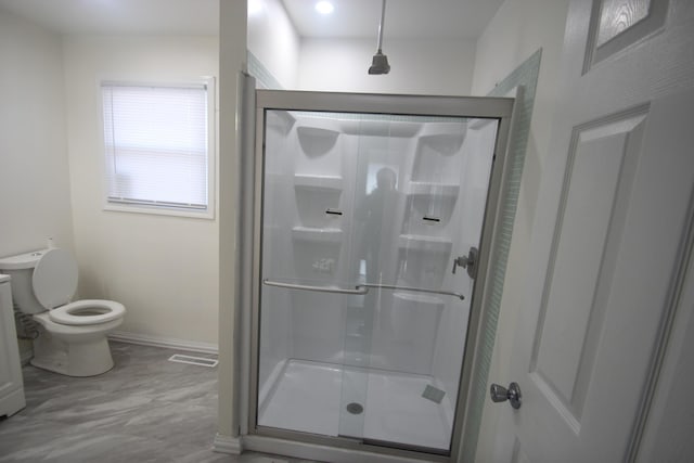 full bath with visible vents, a stall shower, toilet, and baseboards