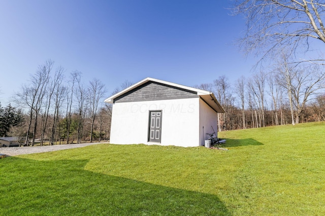 view of outdoor structure with an outbuilding