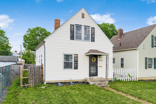 1724 E Livingston Ave, Columbus, OH 43205 - view of front of home featuring a chimney