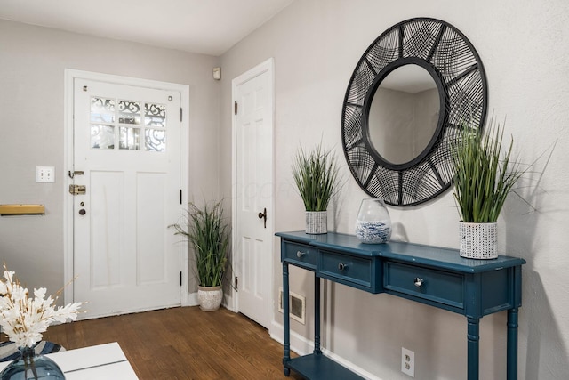 1724 E Livingston Ave, Columbus, OH 43205 - foyer with dark wood-type flooring and baseboards