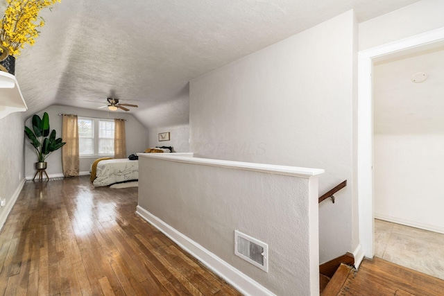 1724 E Livingston Ave, Columbus, OH 43205 - corridor featuring an upstairs landing, vaulted ceiling, hardwood / wood-style floors, a textured ceiling, and baseboards