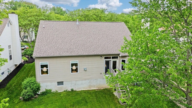 6266 Misty Cove Ln, Columbus, OH 43231 - rear view of property featuring a yard and roof with shingles