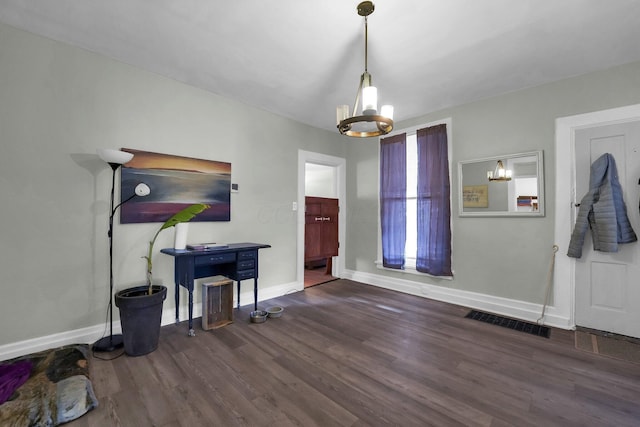 entryway featuring an inviting chandelier, baseboards, visible vents, and dark wood-style flooring