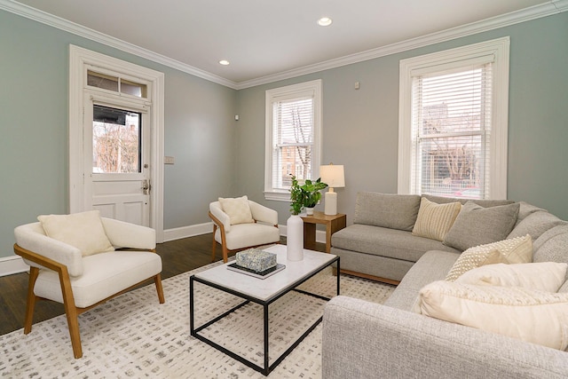 living room featuring baseboards, recessed lighting, wood finished floors, and crown molding