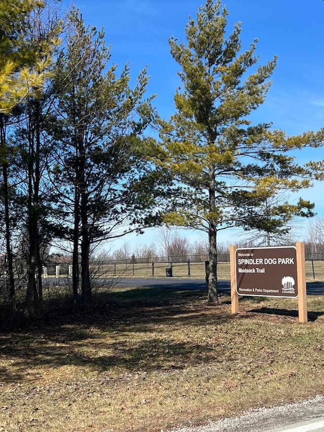 view of community / neighborhood sign