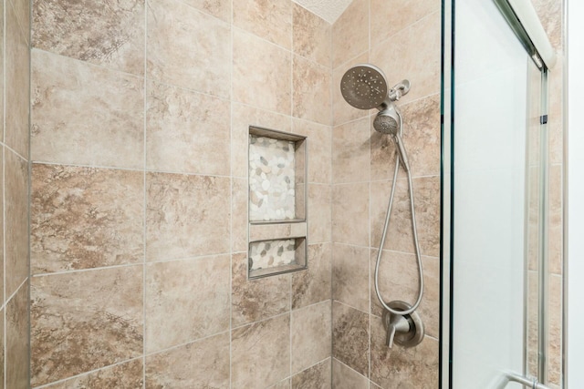 room details featuring a tile shower