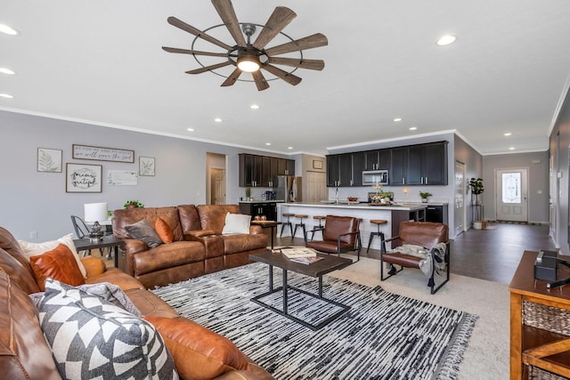 living area featuring ornamental molding, a ceiling fan, light wood-style flooring, and recessed lighting