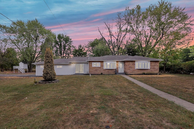 single story home featuring a front lawn