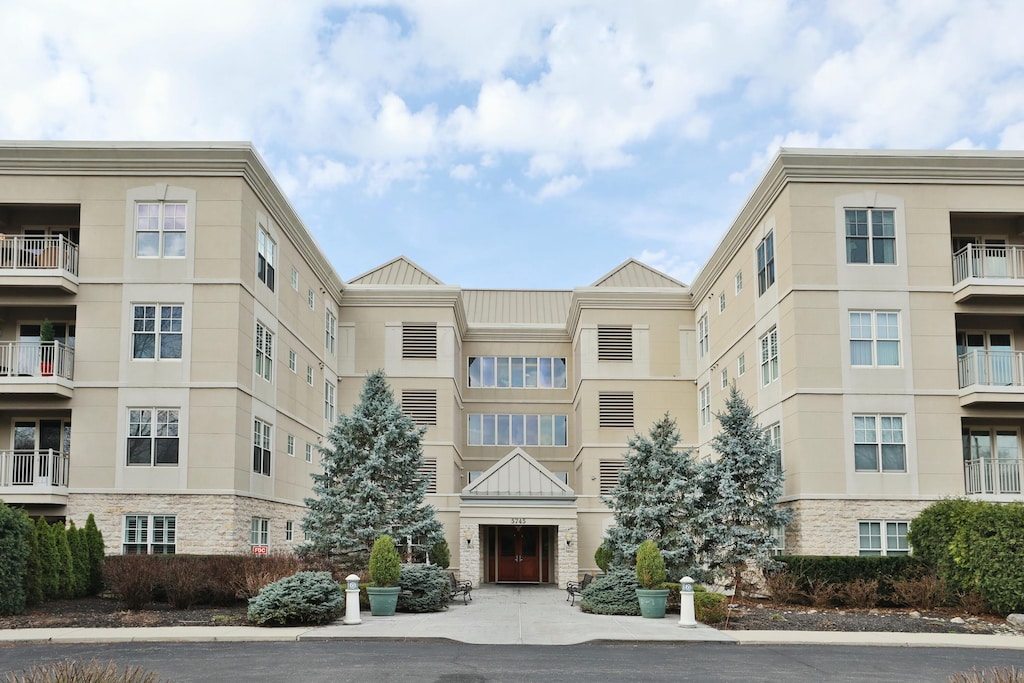 5745 Newbank Cir Unit 202, Dublin, OH 43017 - photo 1