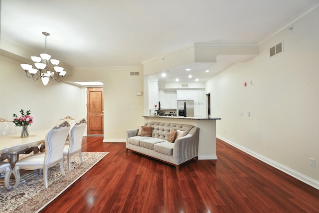 living room featuring dark wood-style floors, ornamental molding, visible vents, and baseboards