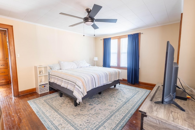 bedroom featuring hardwood / wood-style floors, ceiling fan, baseboards, and crown molding