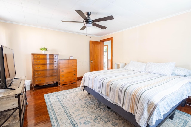 bedroom featuring dark wood-style floors, ceiling fan, baseboards, and crown molding