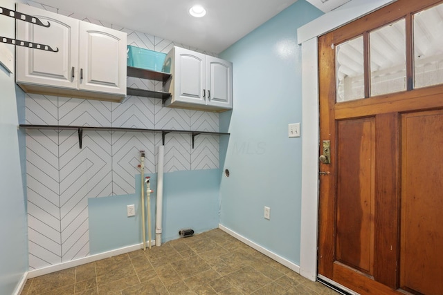 laundry area with recessed lighting and baseboards