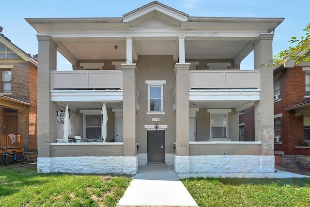 view of front of property with stucco siding