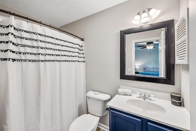 ensuite bathroom with curtained shower, toilet, ensuite bathroom, a textured ceiling, and vanity