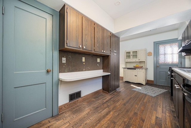 kitchen with tasteful backsplash, dark wood finished floors, visible vents, and baseboards