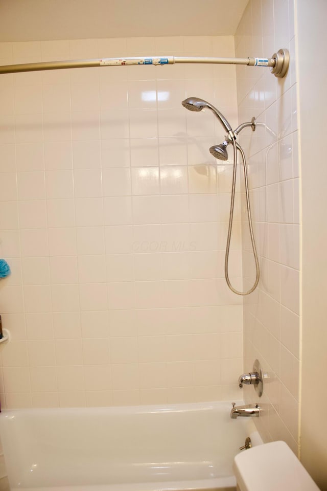 full bathroom featuring toilet and shower / bathing tub combination